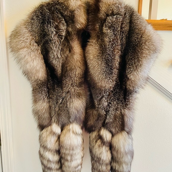 Used Sliver real fox stole used . L-XL. With free Fendi scarf or bag of - Picture 8 of 16